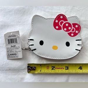 NEW RETRO, VINTAGE SANRIO HELLO KITTY COIN PURSE